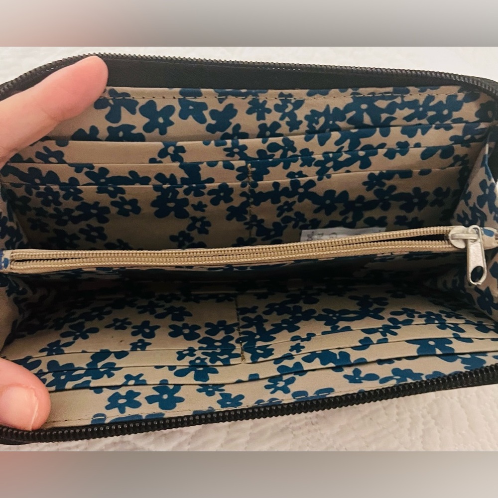 TRAVELON SAFE ID RFID BLOCKING WALLET - Picture 4 of 4